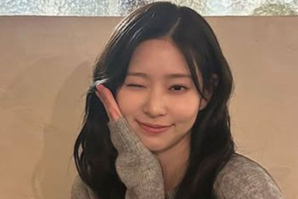 노란 수영복에 섹시한 몸매 어필하는 존예 처자