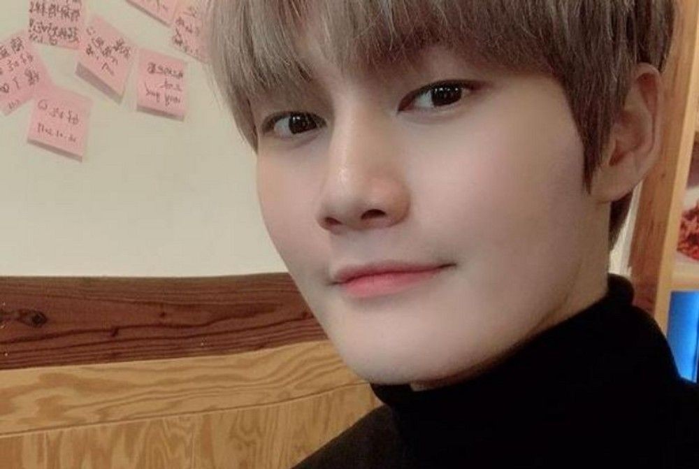 노란 수영복에 섹시한 몸매 어필하는 존예 처자