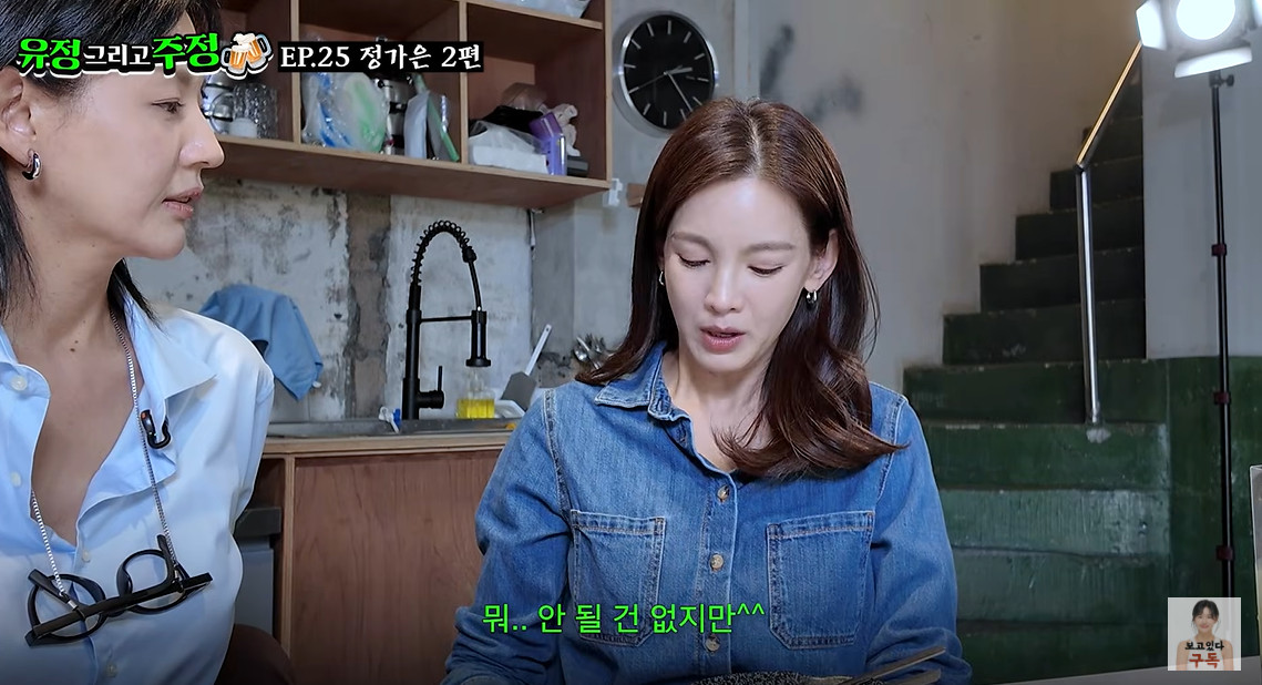 노란 수영복에 섹시한 몸매 어필하는 존예 처자