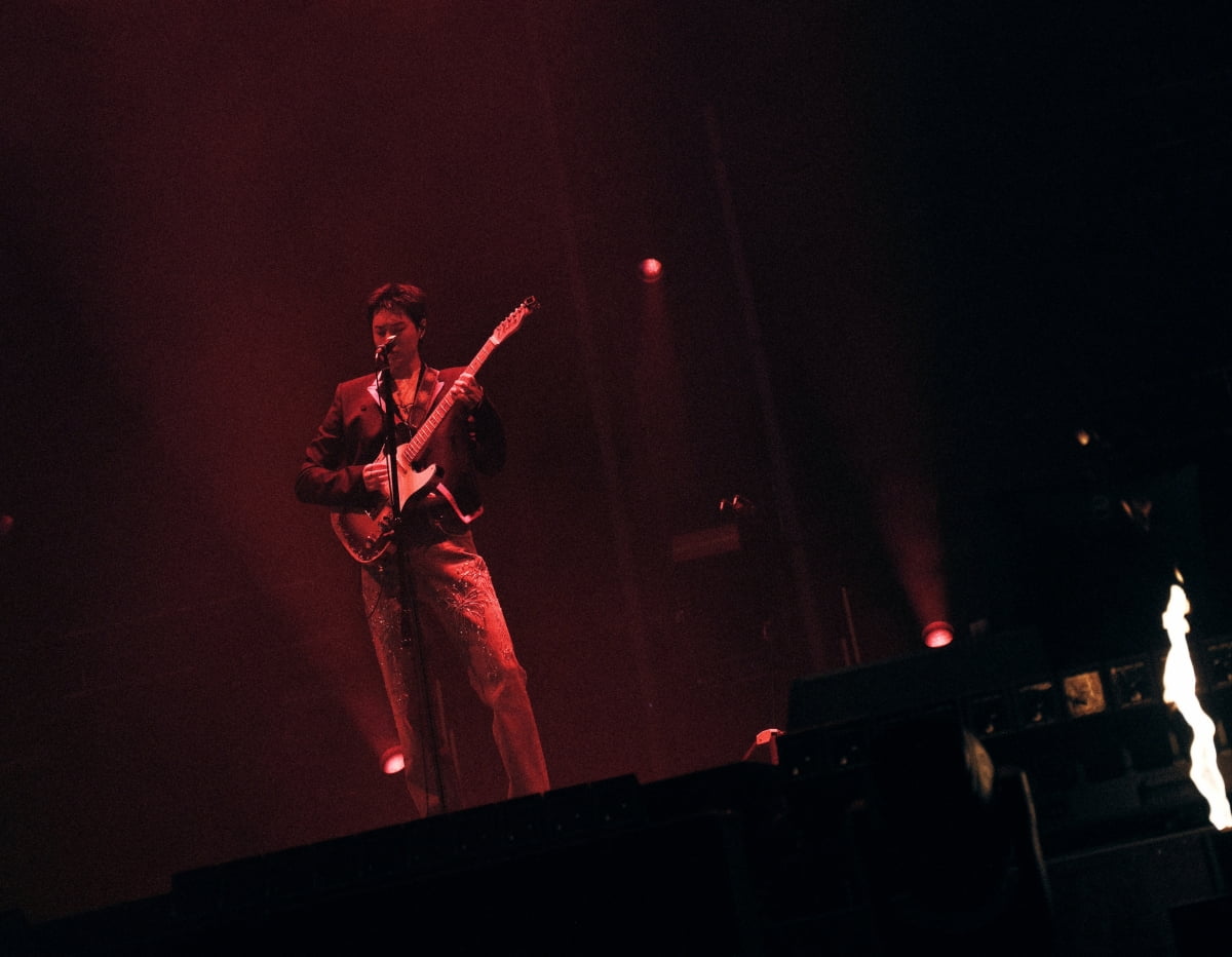 노란 수영복에 섹시한 몸매 어필하는 존예 처자