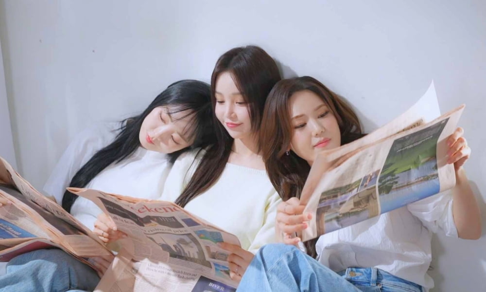 노란 수영복에 섹시한 몸매 어필하는 존예 처자