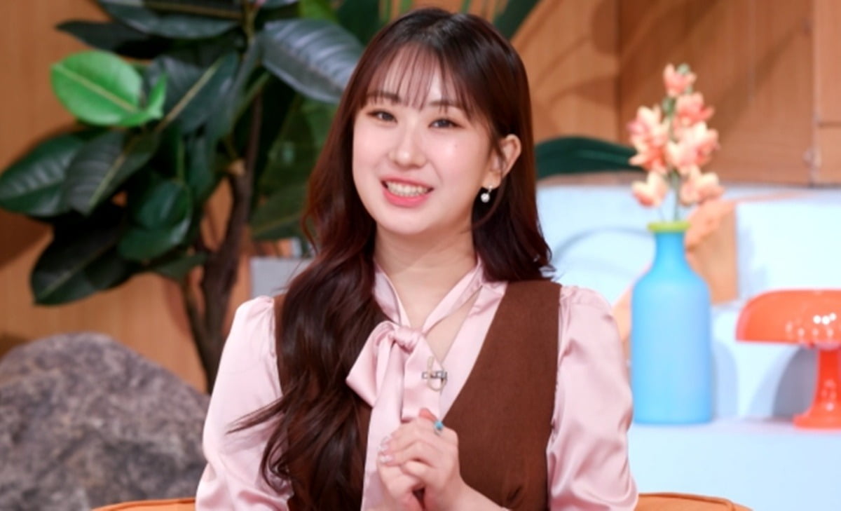 노란 수영복에 섹시한 몸매 어필하는 존예 처자