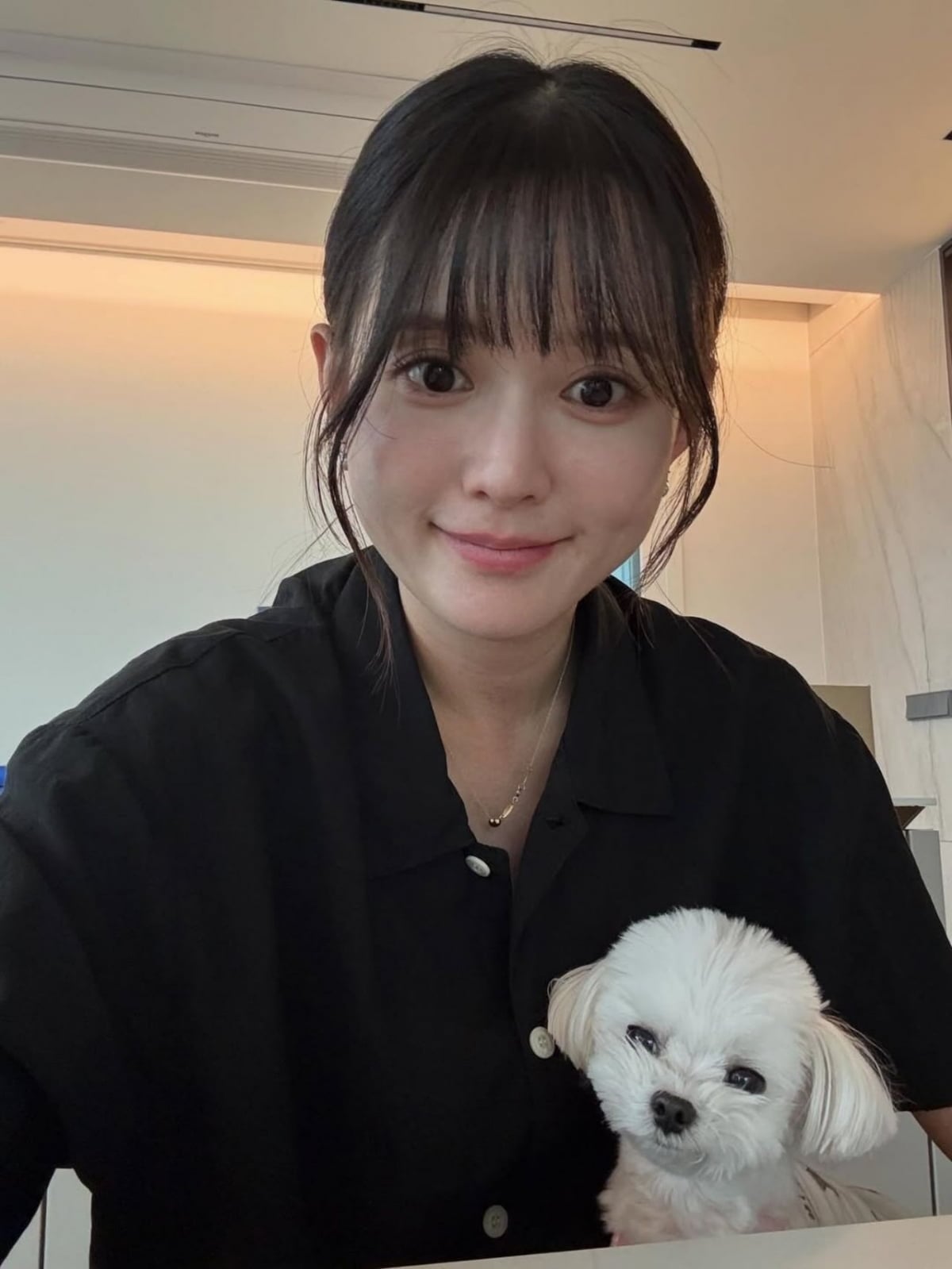 노란 수영복에 섹시한 몸매 어필하는 존예 처자