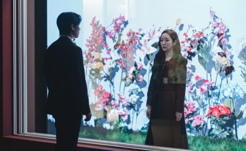 노란 수영복에 섹시한 몸매 어필하는 존예 처자