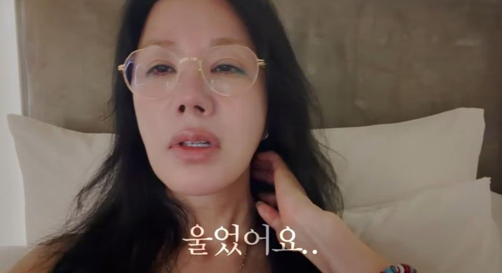 노란 수영복에 섹시한 몸매 어필하는 존예 처자