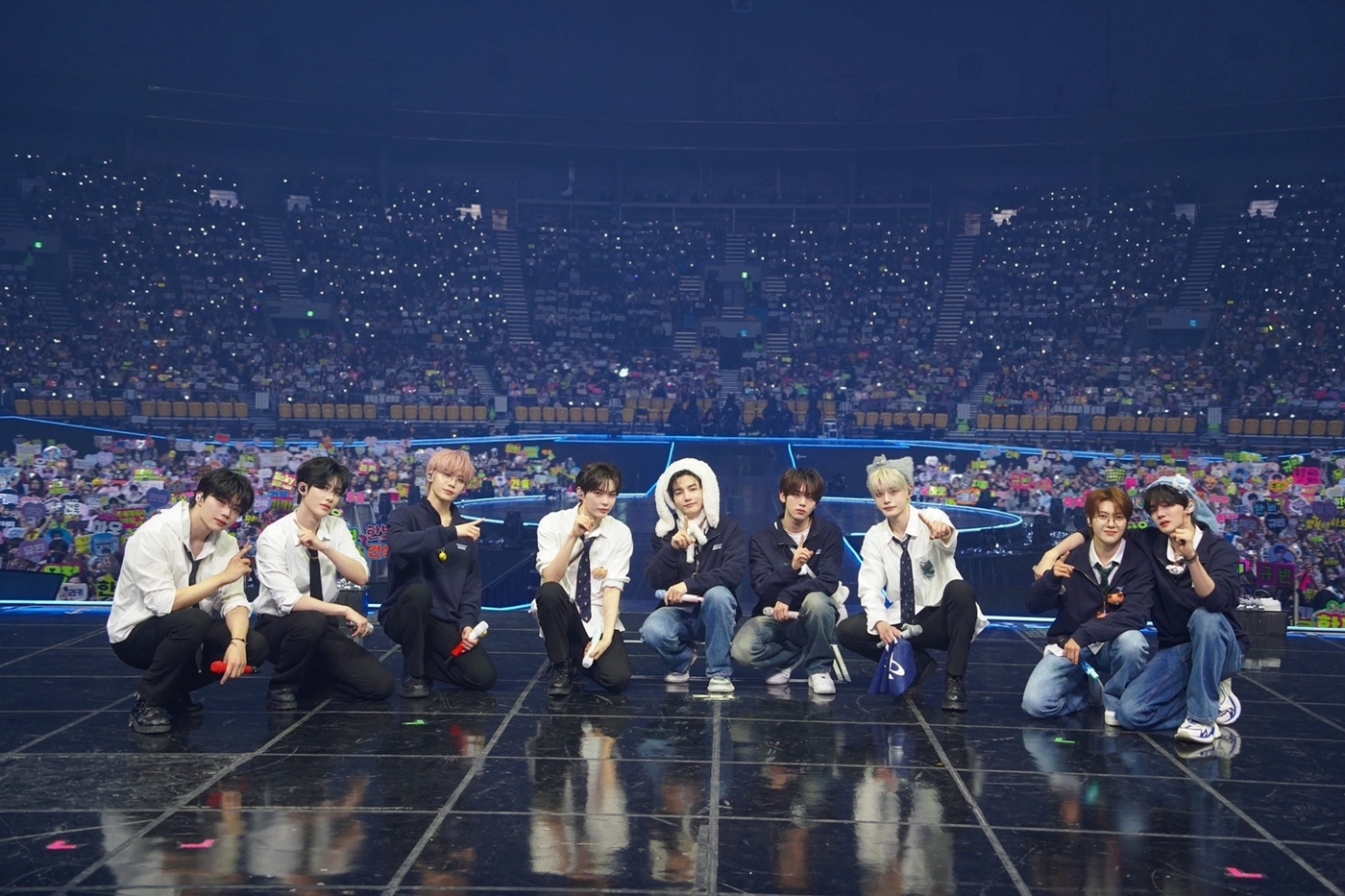 노란 수영복에 섹시한 몸매 어필하는 존예 처자