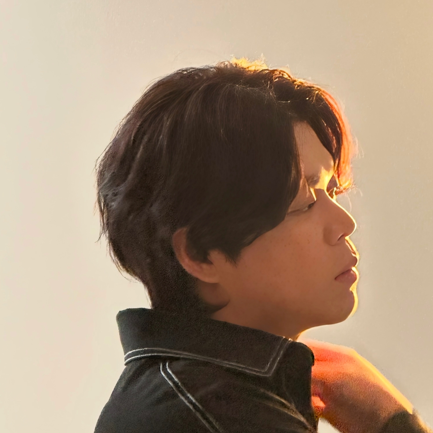 노란 수영복에 섹시한 몸매 어필하는 존예 처자