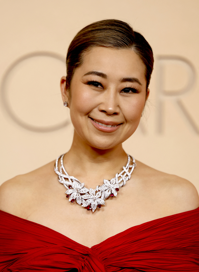 노란 수영복에 섹시한 몸매 어필하는 존예 처자