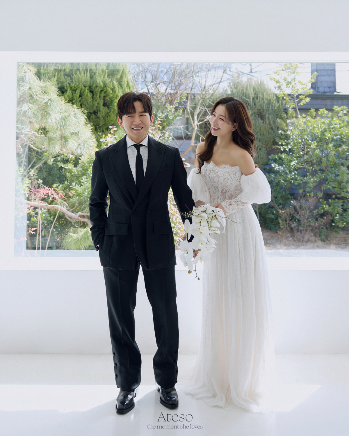 노란 수영복에 섹시한 몸매 어필하는 존예 처자