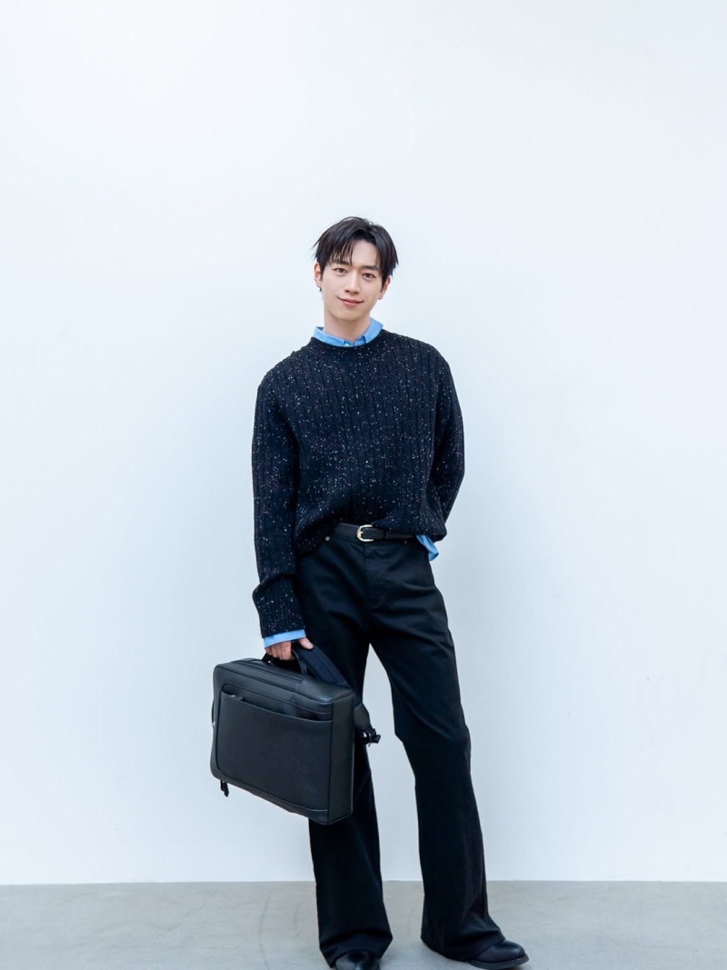 노란 수영복에 섹시한 몸매 어필하는 존예 처자