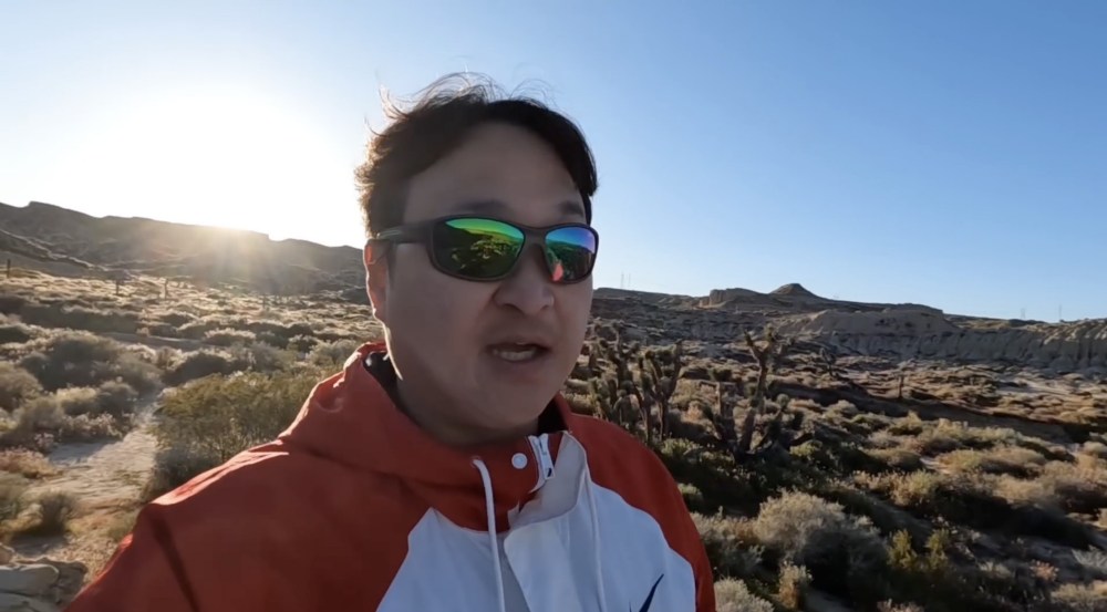 노란 수영복에 섹시한 몸매 어필하는 존예 처자