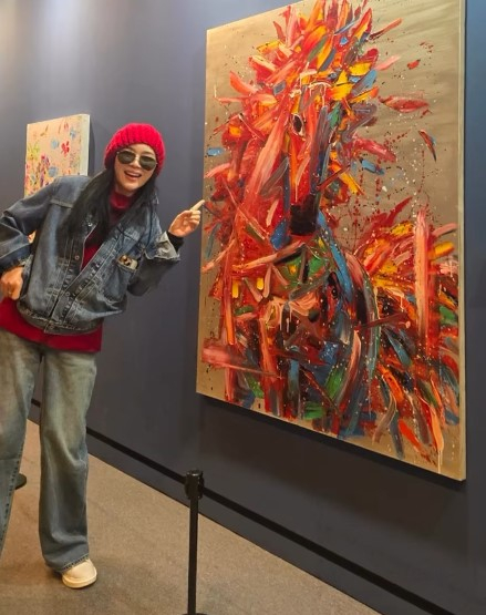 노란 수영복에 섹시한 몸매 어필하는 존예 처자