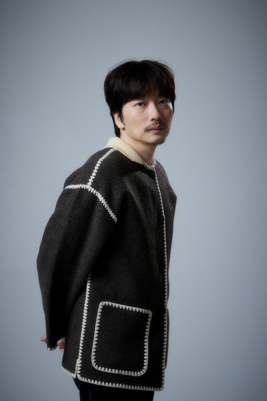 노란 수영복에 섹시한 몸매 어필하는 존예 처자