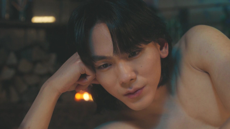 노란 수영복에 섹시한 몸매 어필하는 존예 처자