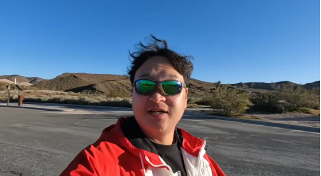 노란 수영복에 섹시한 몸매 어필하는 존예 처자