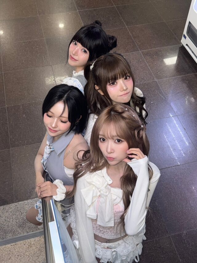 노란 수영복에 섹시한 몸매 어필하는 존예 처자