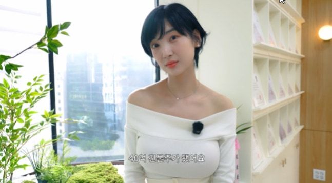 노란 수영복에 섹시한 몸매 어필하는 존예 처자