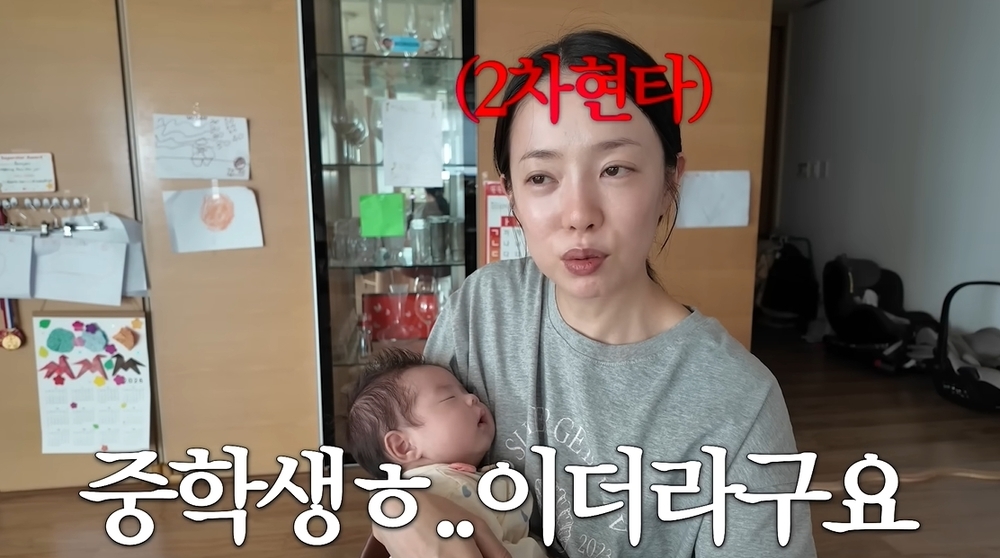 노란 수영복에 섹시한 몸매 어필하는 존예 처자