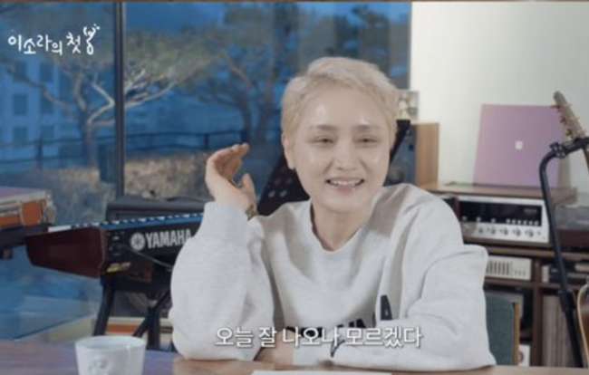 노란 수영복에 섹시한 몸매 어필하는 존예 처자