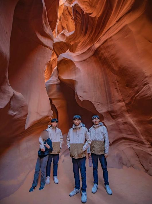 노란 수영복에 섹시한 몸매 어필하는 존예 처자