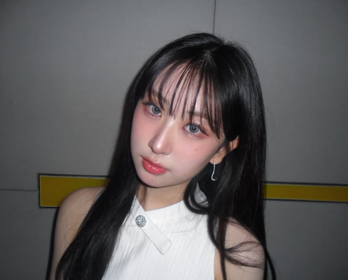 노란 수영복에 섹시한 몸매 어필하는 존예 처자