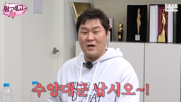 노란 수영복에 섹시한 몸매 어필하는 존예 처자