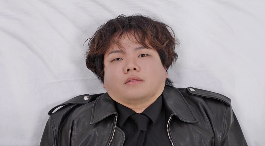 노란 수영복에 섹시한 몸매 어필하는 존예 처자