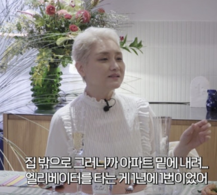 노란 수영복에 섹시한 몸매 어필하는 존예 처자