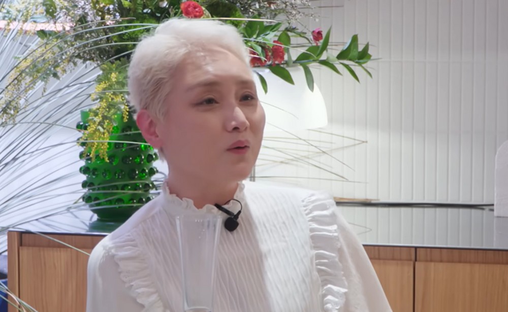 노란 수영복에 섹시한 몸매 어필하는 존예 처자