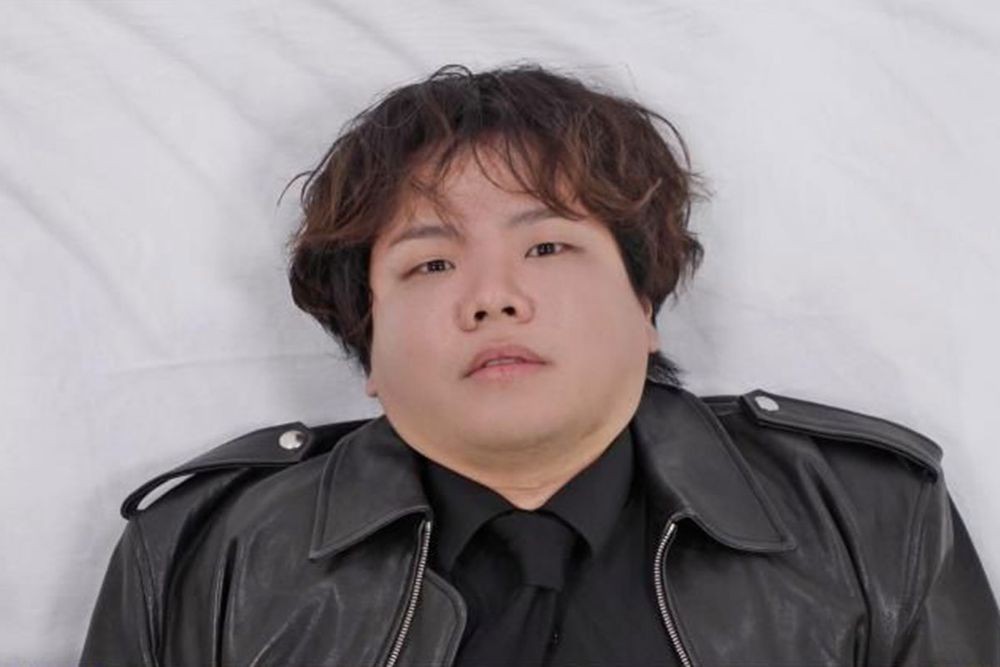 노란 수영복에 섹시한 몸매 어필하는 존예 처자