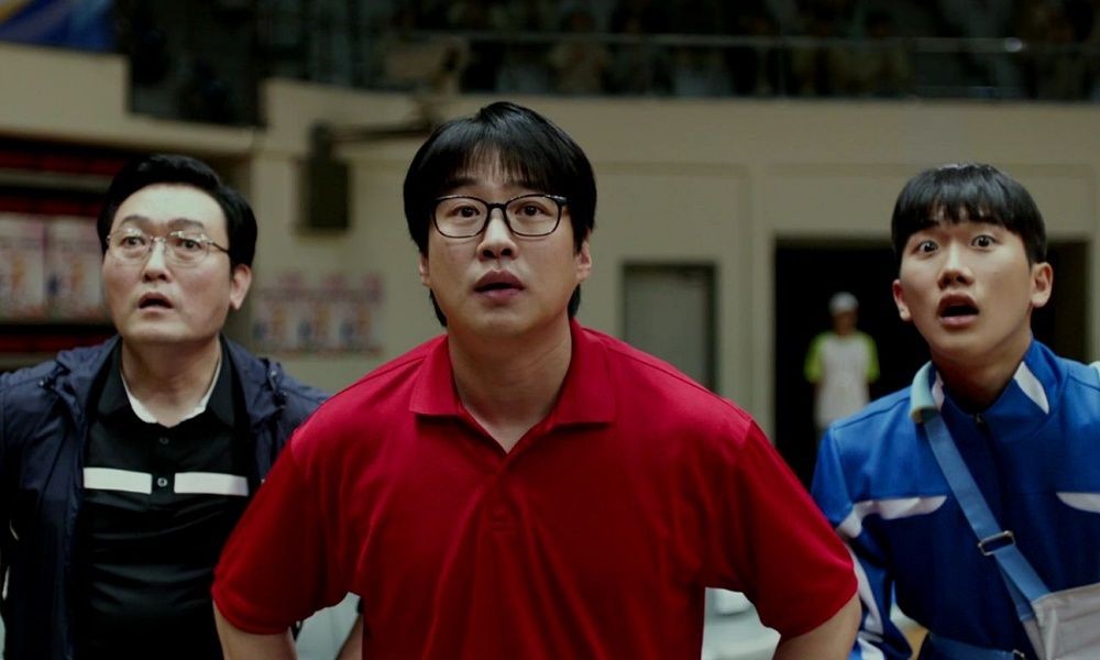 노란 수영복에 섹시한 몸매 어필하는 존예 처자