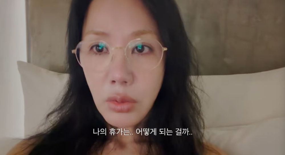 노란 수영복에 섹시한 몸매 어필하는 존예 처자