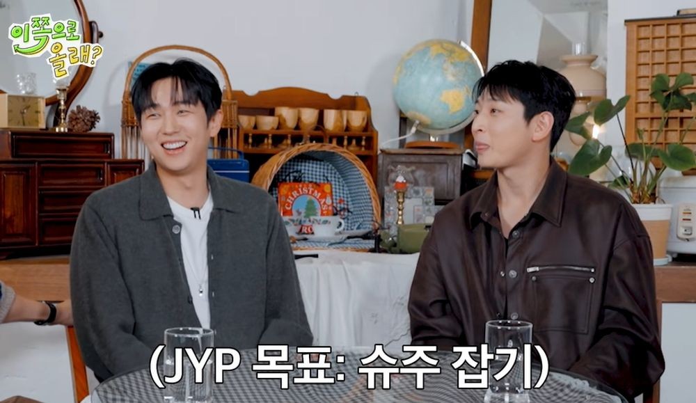 노란 수영복에 섹시한 몸매 어필하는 존예 처자