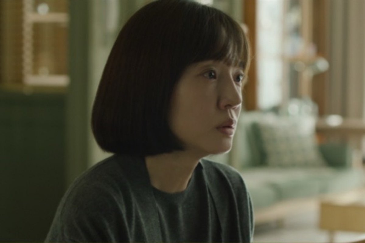 노란 수영복에 섹시한 몸매 어필하는 존예 처자