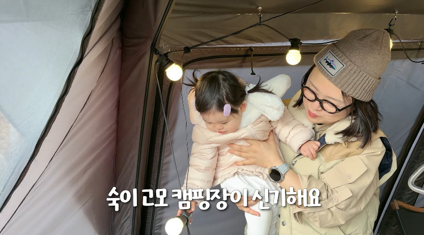 노란 수영복에 섹시한 몸매 어필하는 존예 처자