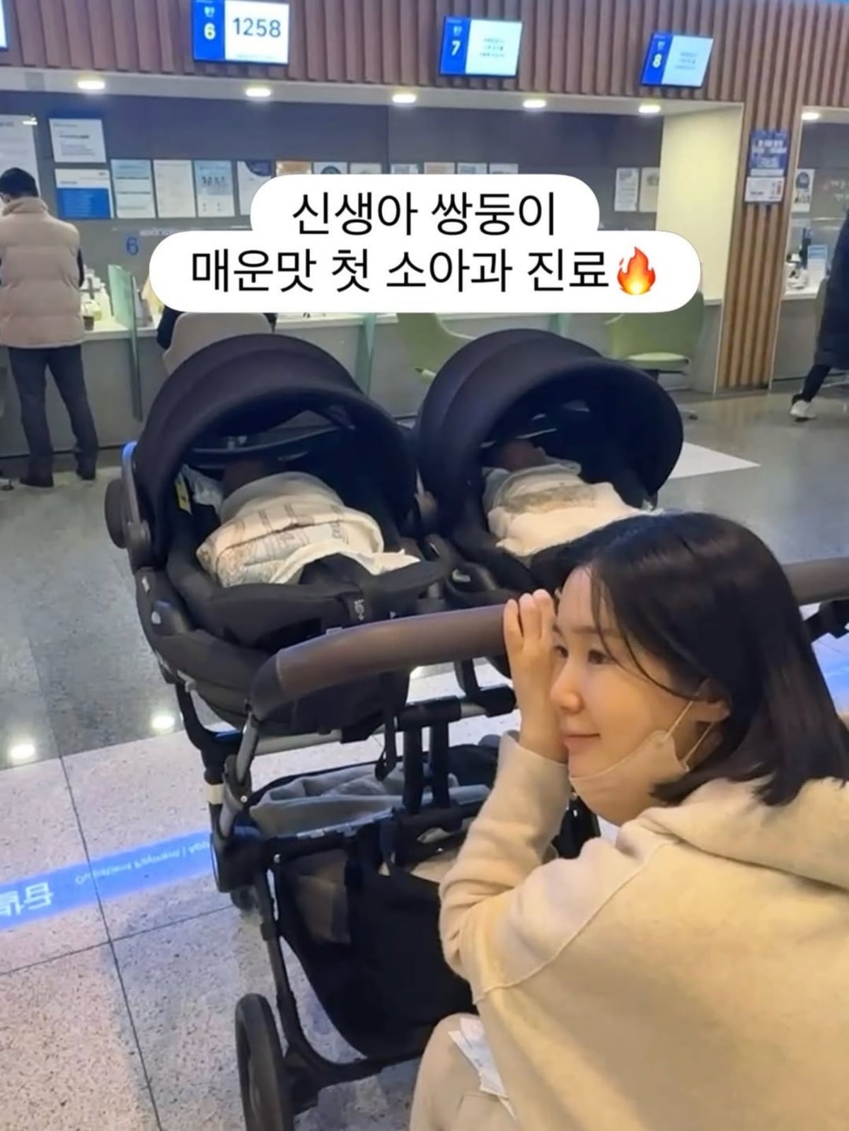 노란 수영복에 섹시한 몸매 어필하는 존예 처자