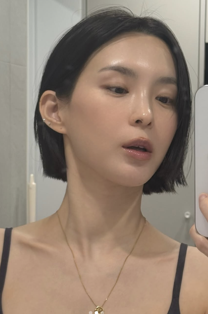 노란 수영복에 섹시한 몸매 어필하는 존예 처자