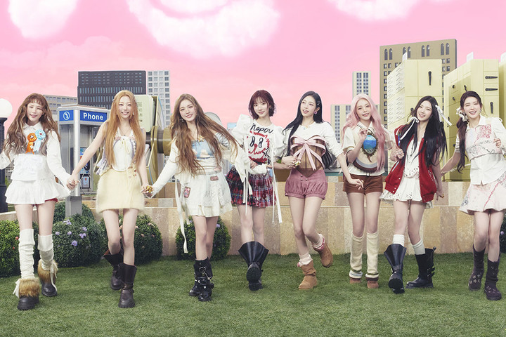 노란 수영복에 섹시한 몸매 어필하는 존예 처자