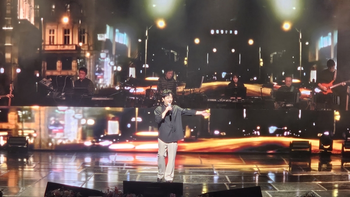 노란 수영복에 섹시한 몸매 어필하는 존예 처자