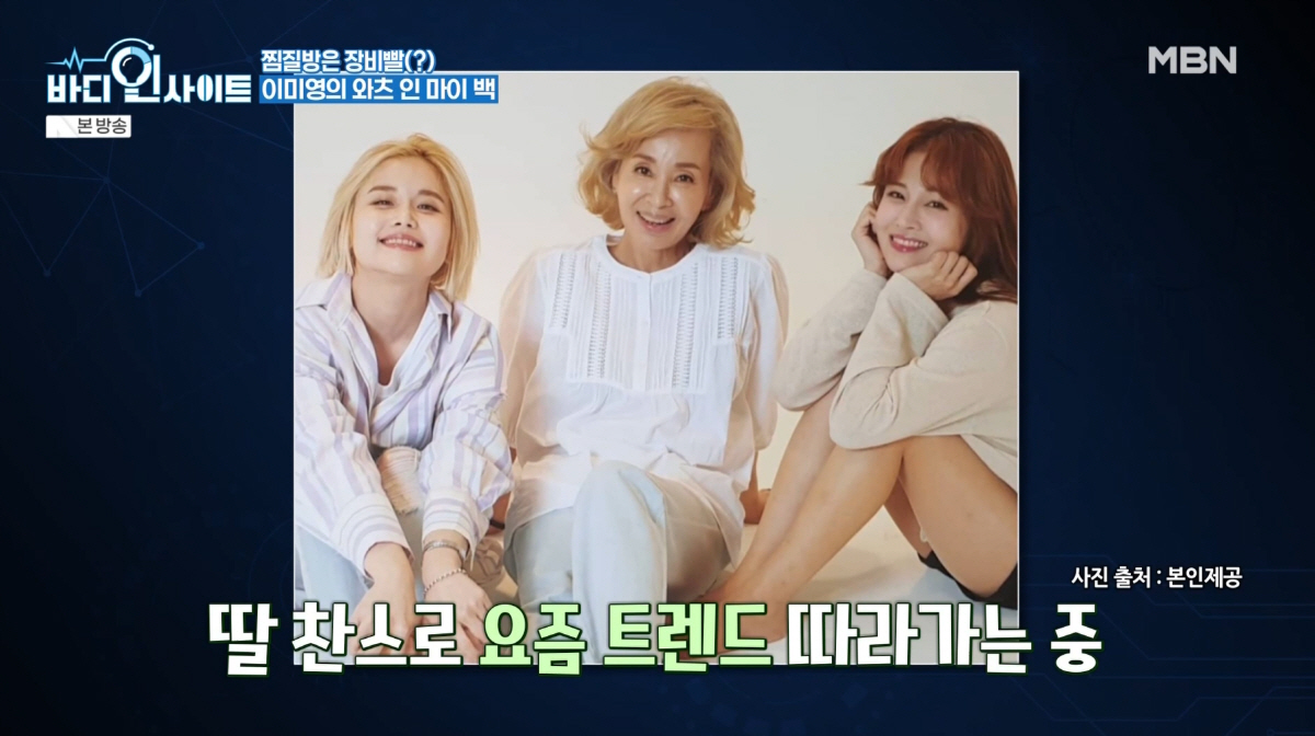 노란 수영복에 섹시한 몸매 어필하는 존예 처자