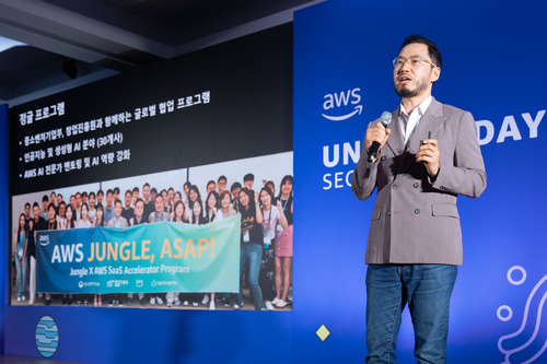 노란 수영복에 섹시한 몸매 어필하는 존예 처자
