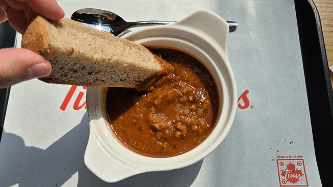 팀홀튼 ‘칠리 수프’. 이예솔 기자