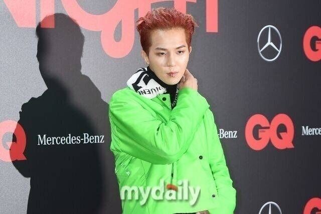 노란 수영복에 섹시한 몸매 어필하는 존예 처자