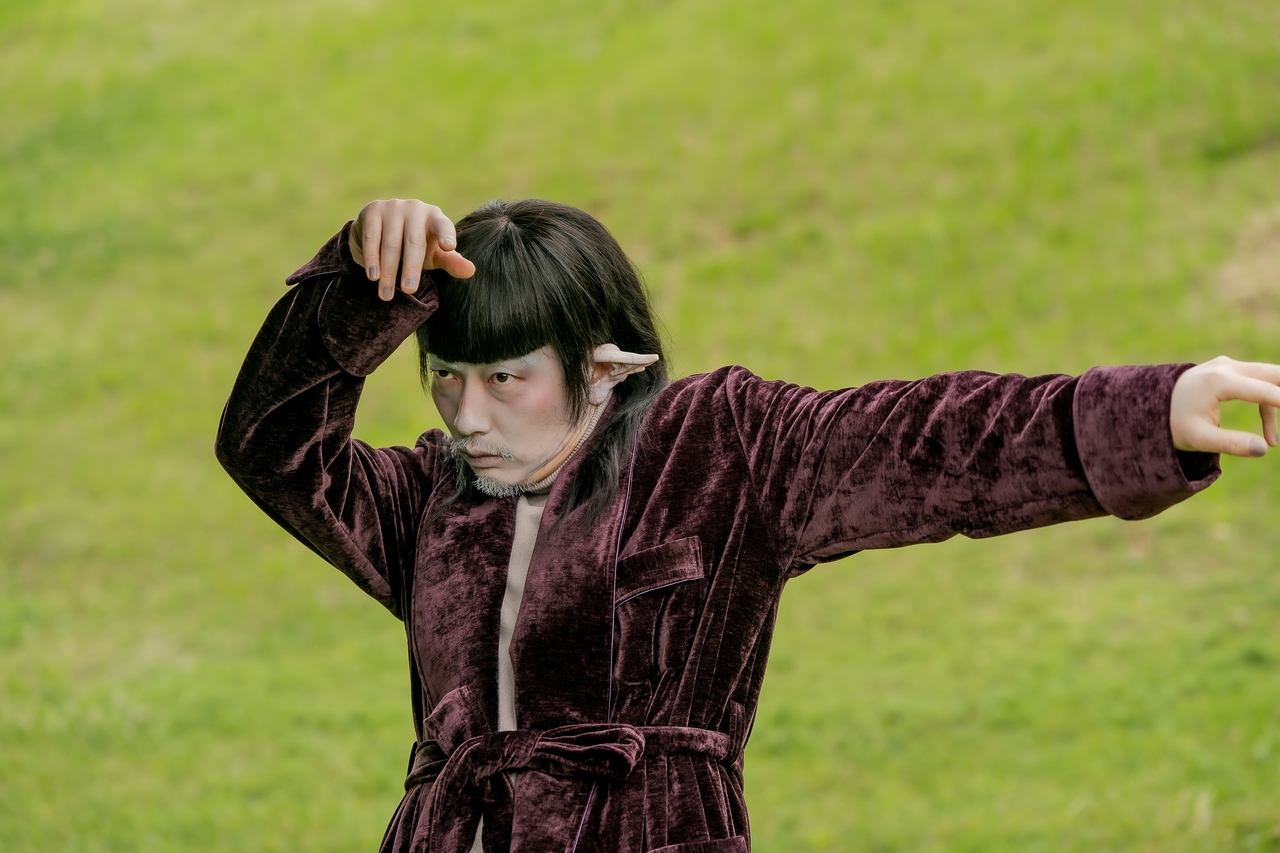 노란 수영복에 섹시한 몸매 어필하는 존예 처자