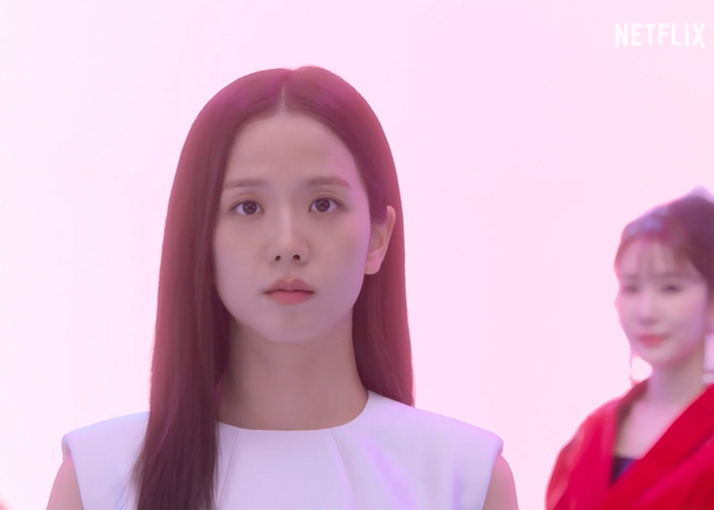 노란 수영복에 섹시한 몸매 어필하는 존예 처자