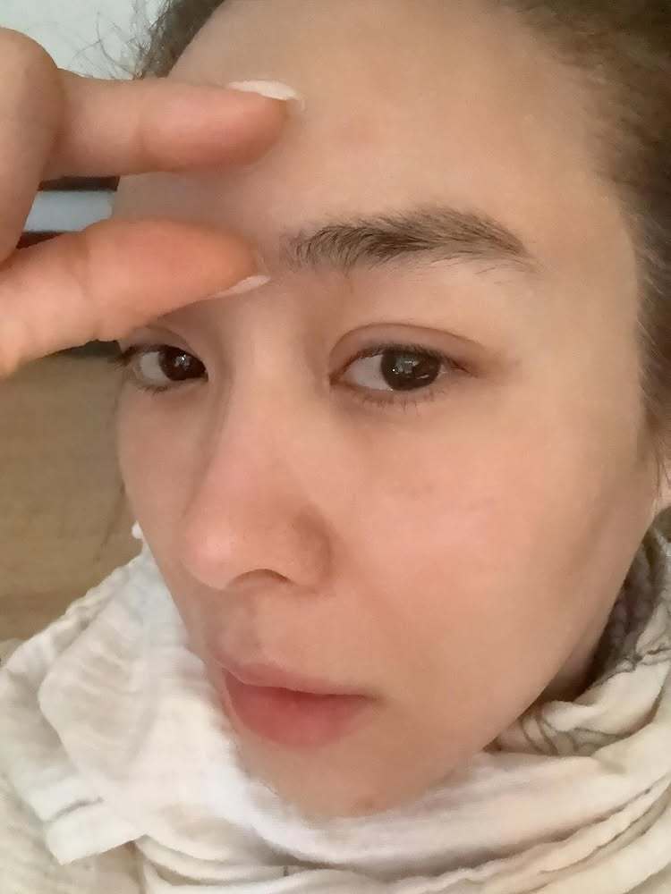 노란 수영복에 섹시한 몸매 어필하는 존예 처자