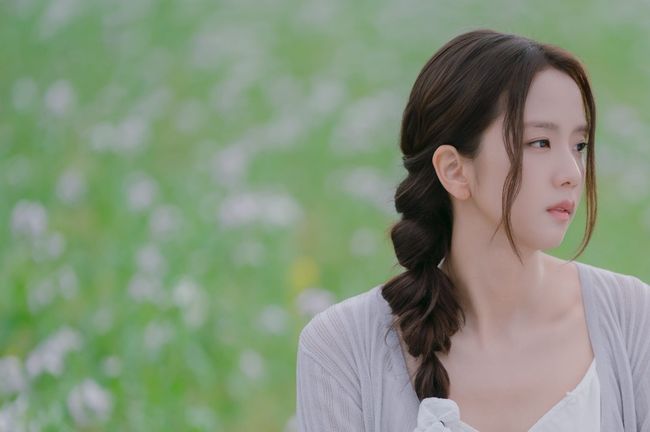 노란 수영복에 섹시한 몸매 어필하는 존예 처자