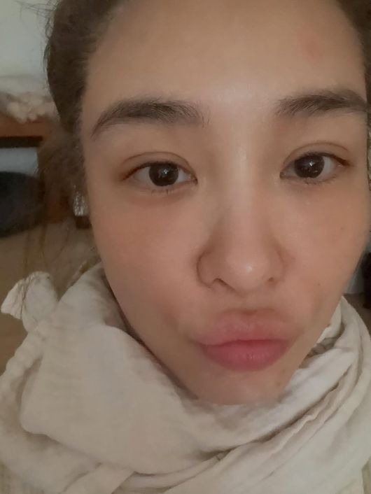 노란 수영복에 섹시한 몸매 어필하는 존예 처자