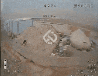 지난 14일(현지시간) 이라크 바그다드에 있는 주이라크 미국 대사관이 친이란 성향의 이라크 민병대 카타이브 헤즈볼라의 드론 공격을 받는 모습.