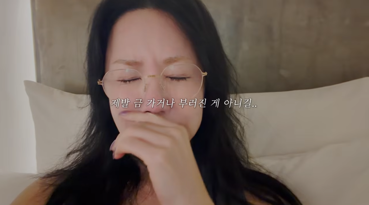 노란 수영복에 섹시한 몸매 어필하는 존예 처자